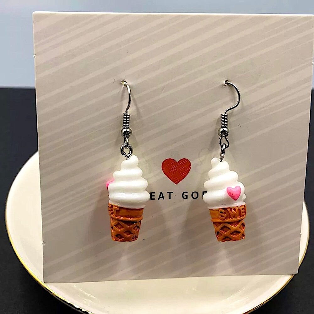 Ice cream cone earrings🍦